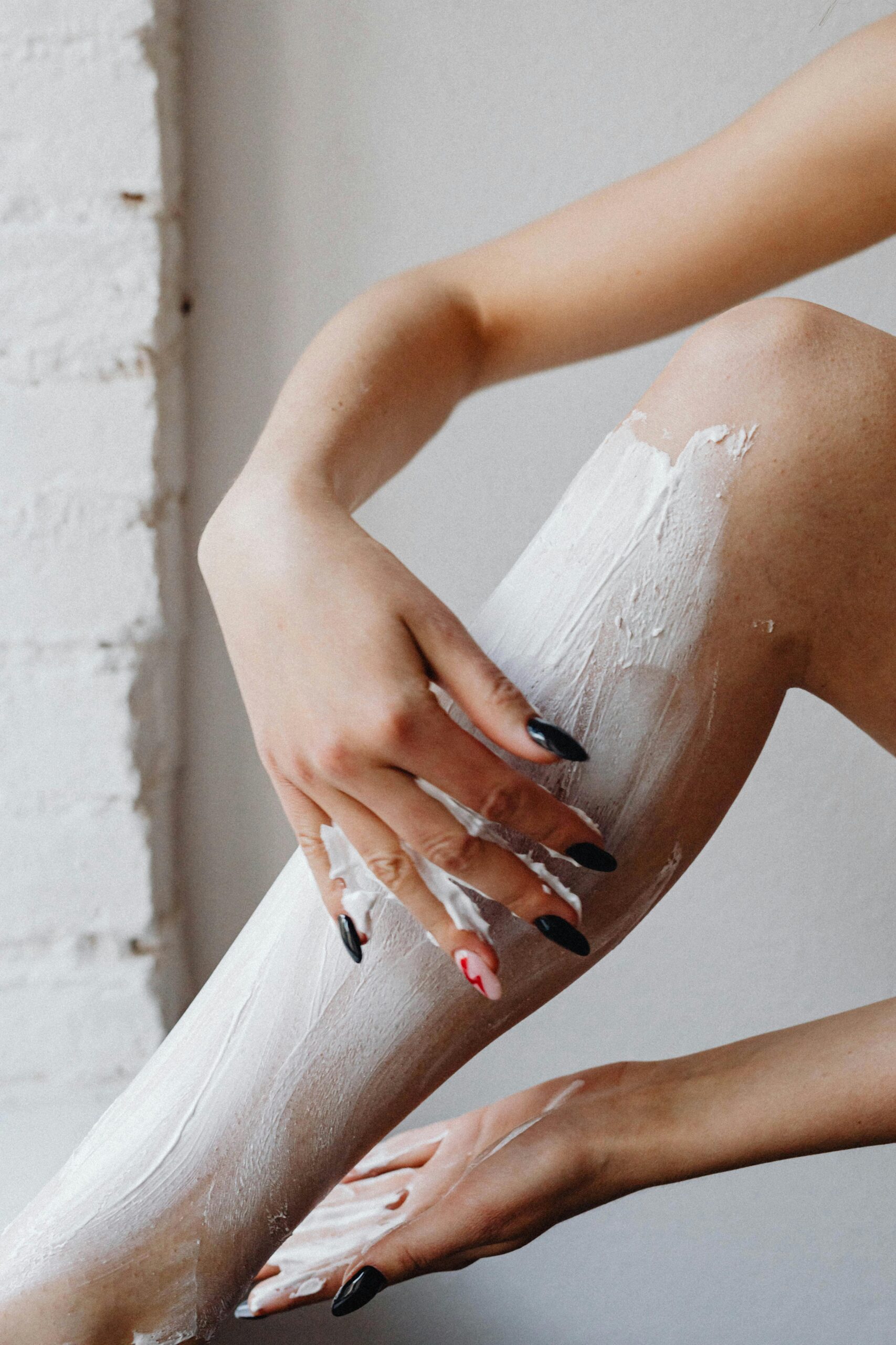 Easy leg waxing: Achieve smooth legs with our best leg wax.