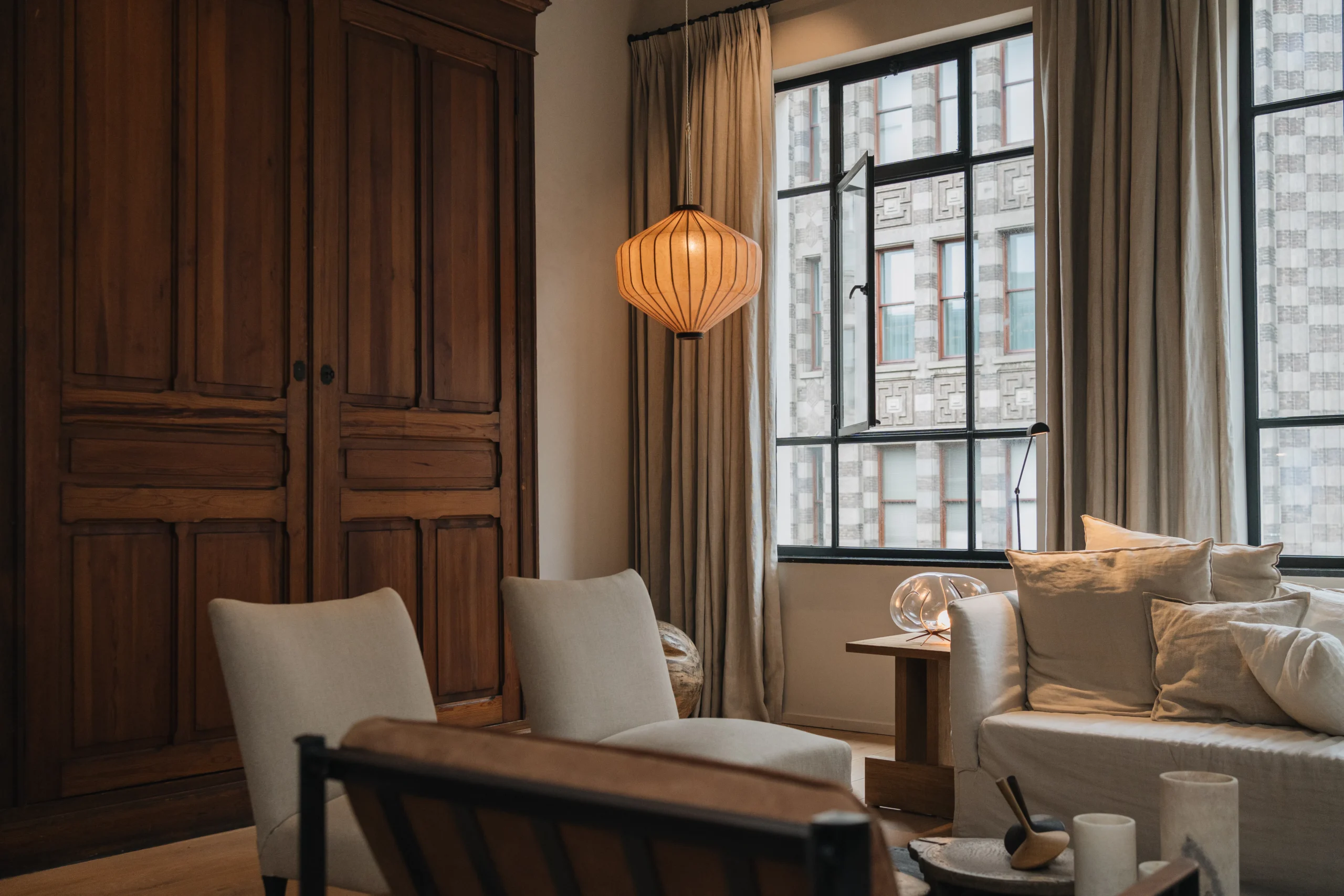 An inviting interior of a top-rated Amsterdam waxing salon, showcasing a clean and professional environment. The image should highlight the salon's dedication to hygiene and customer comfort.