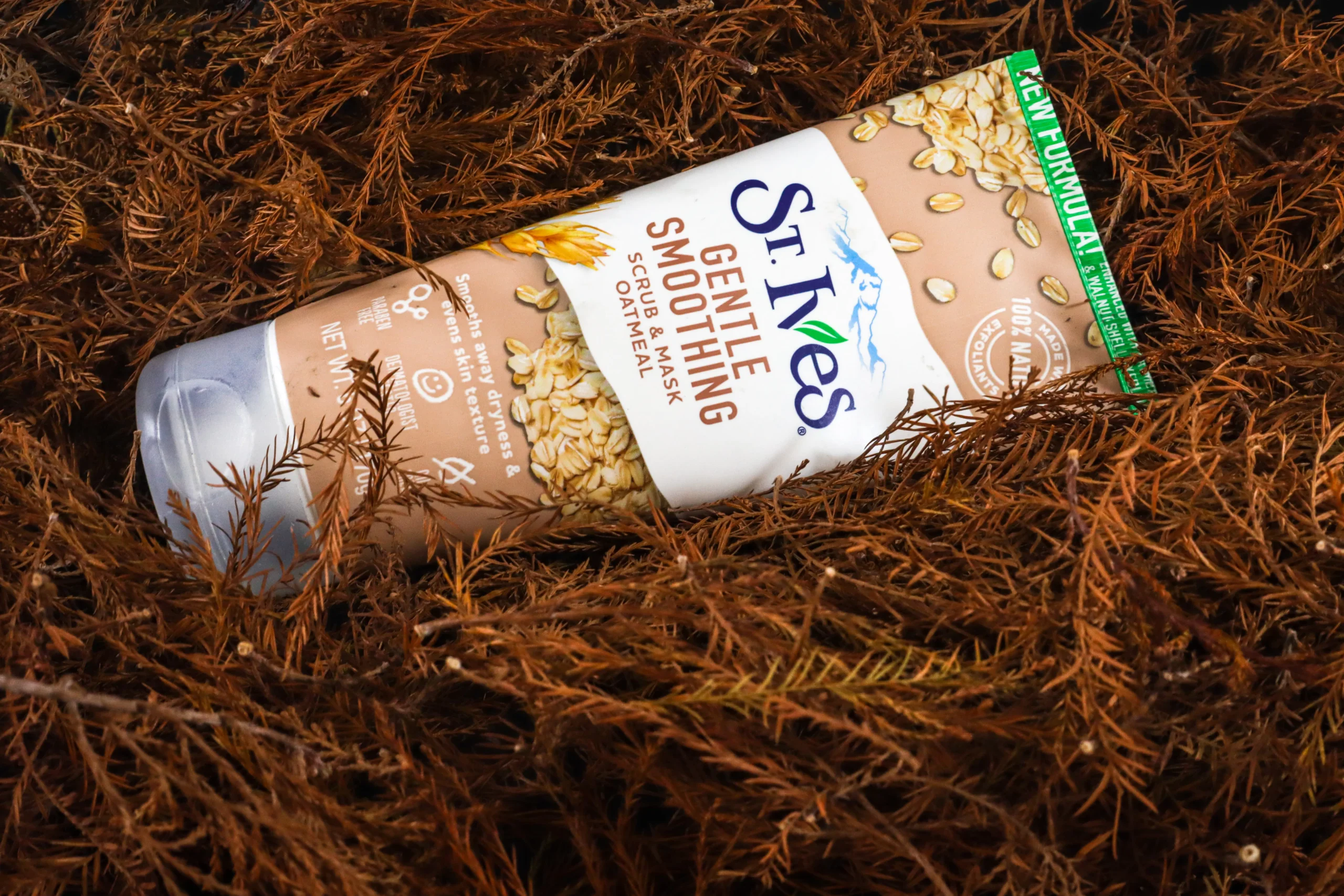 St. Ives Gentle Smoothing Oatmeal Scrub for smooth skin