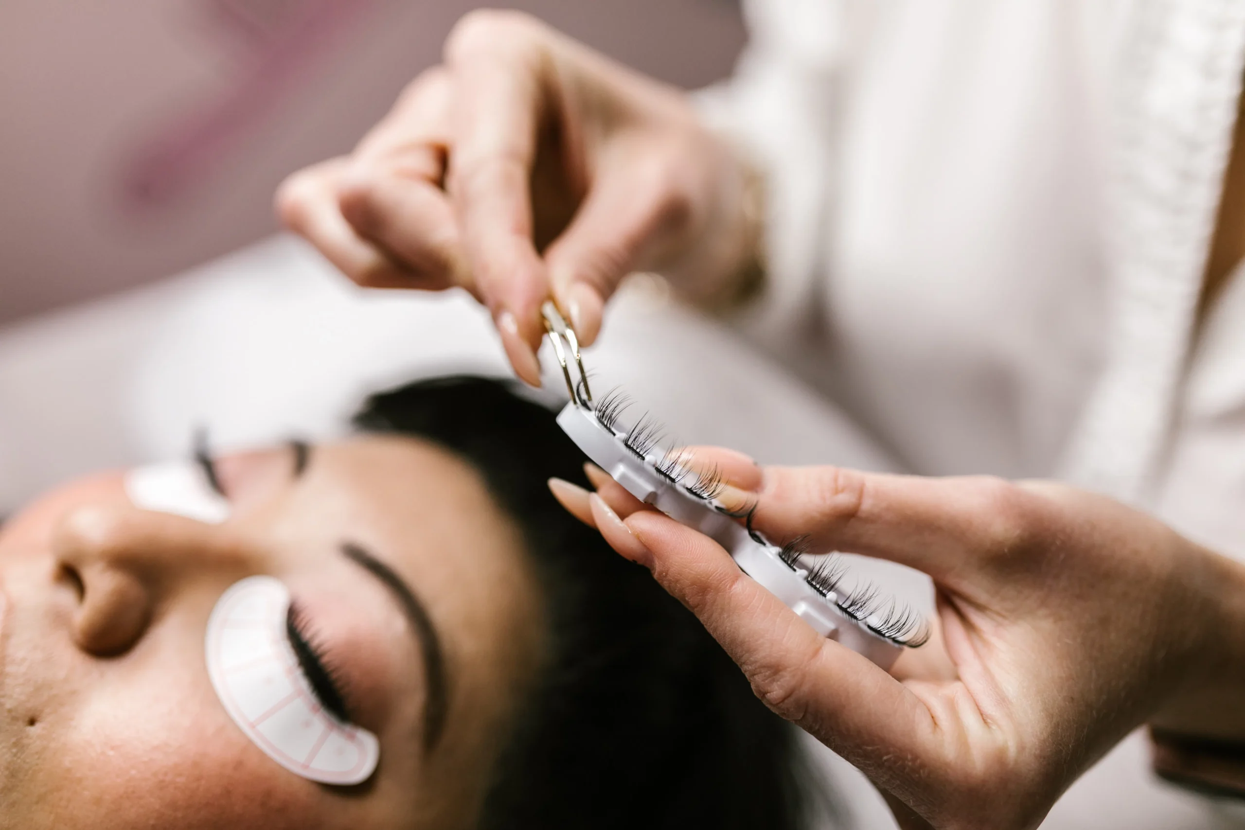 Applying false eyelashes at an Amsterdam waxing and beauty studio.